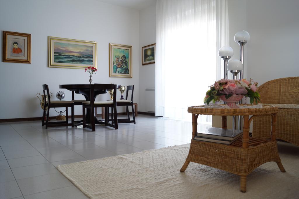Il Melograno Bed & Breakfast Oristano Bagian luar foto